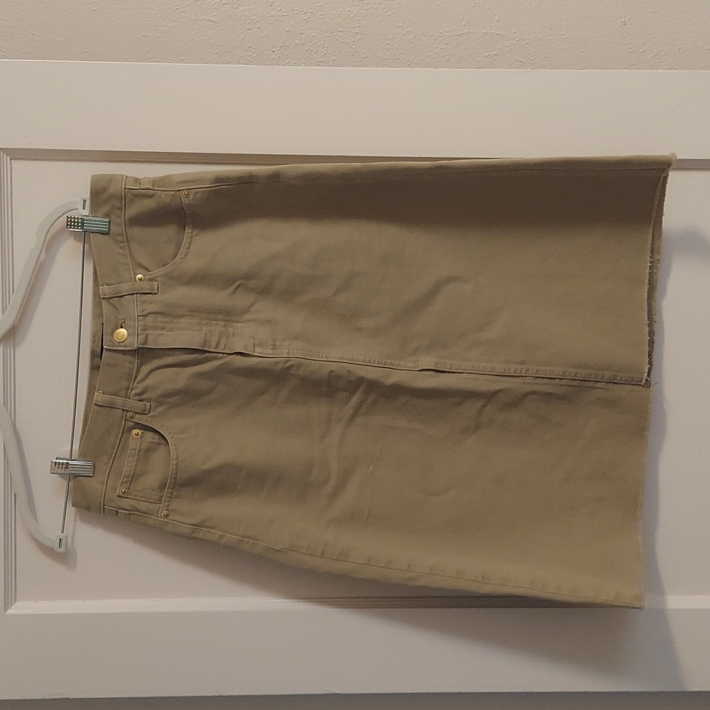 5 pocket Khaki denim skirt.